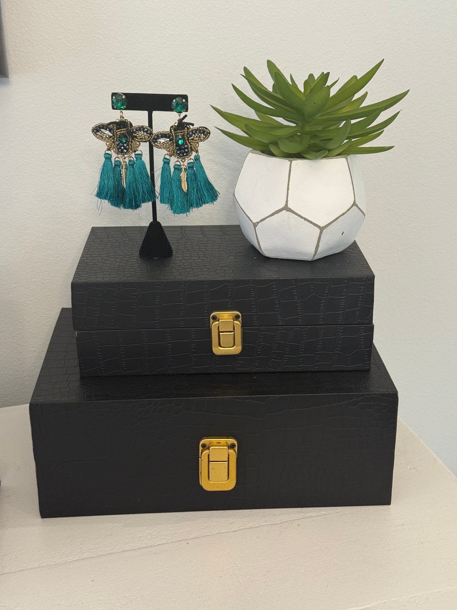 Dramatic Bee ( Teal w/green)